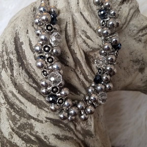 Black, Silver & Clear bead necklace - Picture 2 of 4